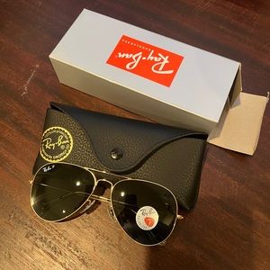 Brand new- never worn polarized aviator ray bans